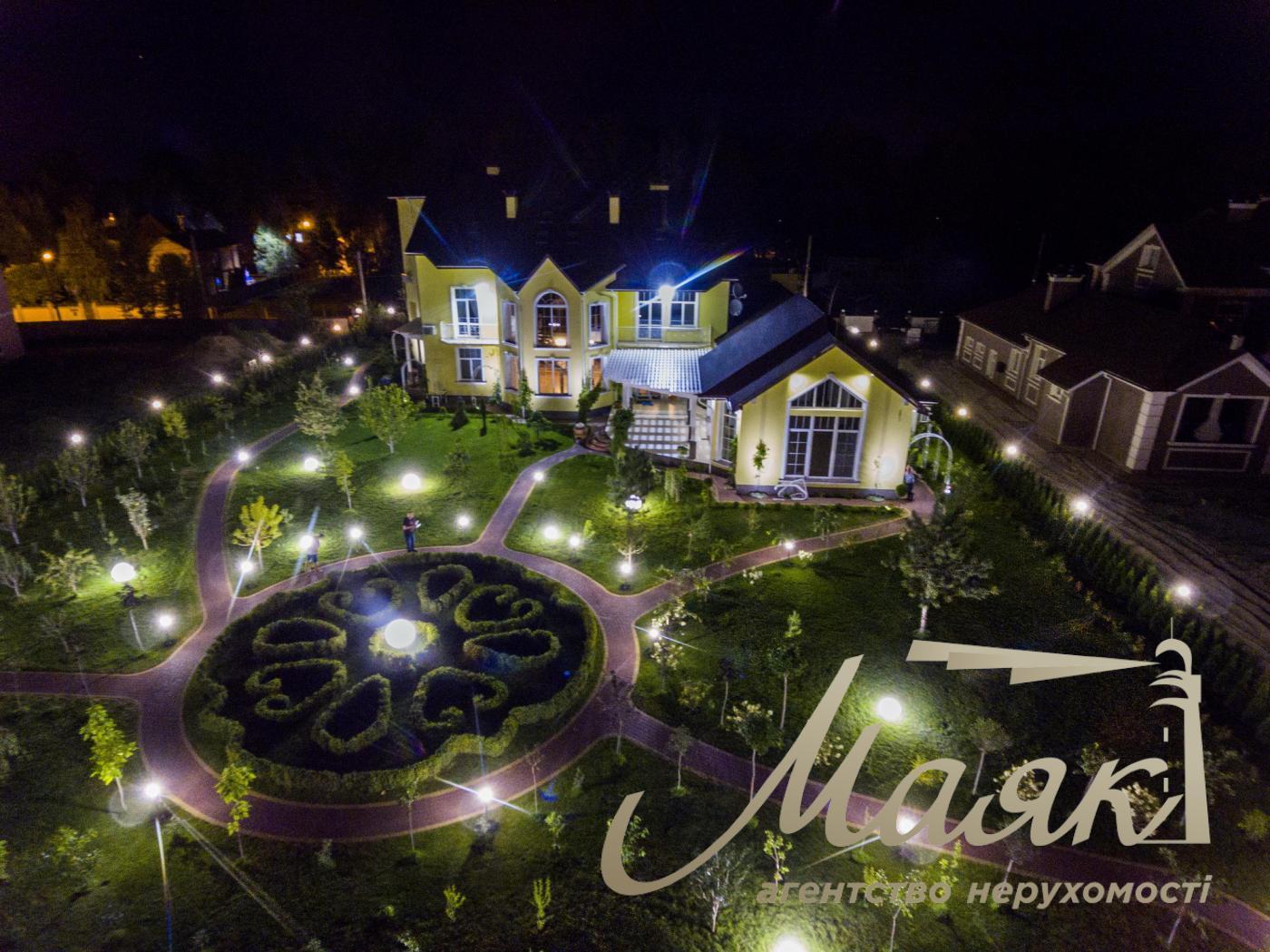 Rent of 3-storey house (840m2) s.Kozin