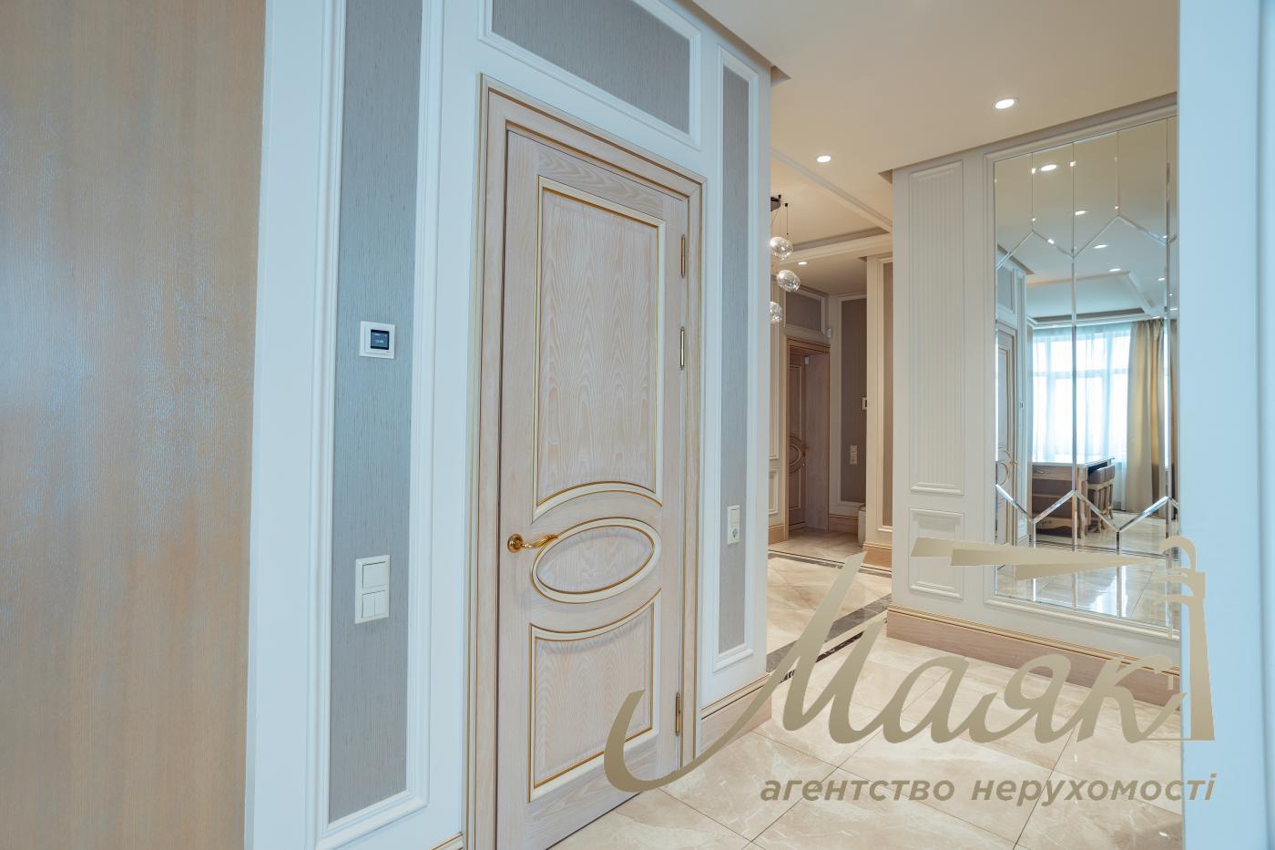 Rent 3-bedroom apartment LCD Novopecherskie Lipki, Verkhoglyada street (Dragomirov)
