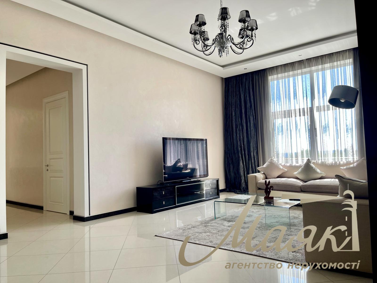 Оренда двоповерхового будинку 435 м² у с. Лісники, КМ "Зелений Гай".