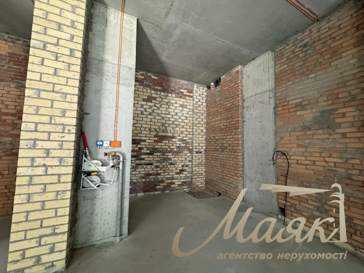 Rent of façade premises of 308 m² in the residential complex "Suchasny Kvartal", Otradny, Solomyansky district.