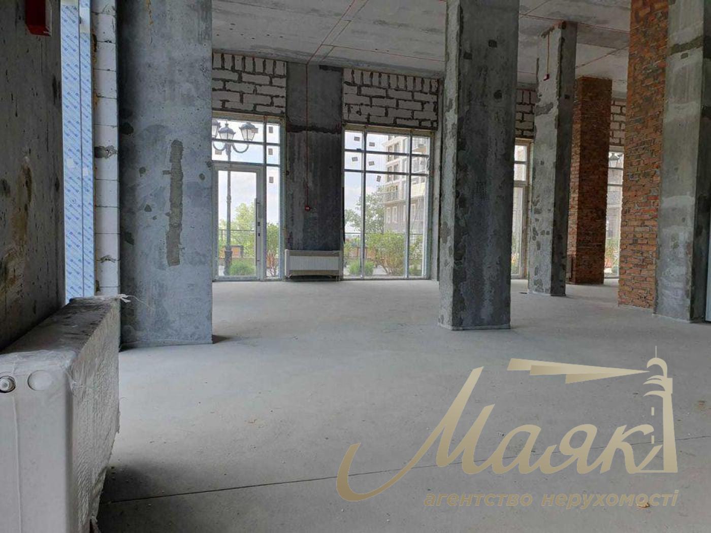 Sale of commercial facade premises (164m2) in the New England residential complex