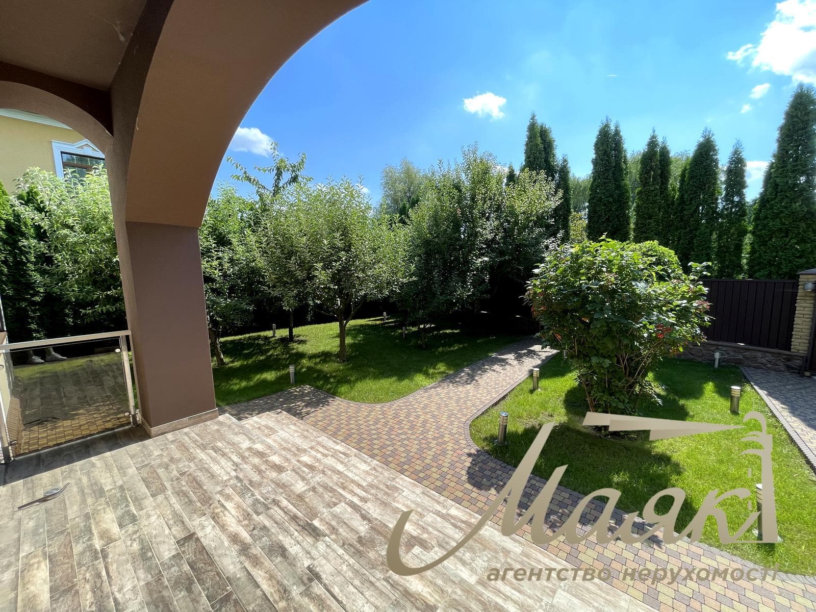 Продаж будинку 470м2 з новим басейном у Козині/Конча Заспа, КМ Montana Village, Обухівський напрямок, Київська область 12 соток землі.