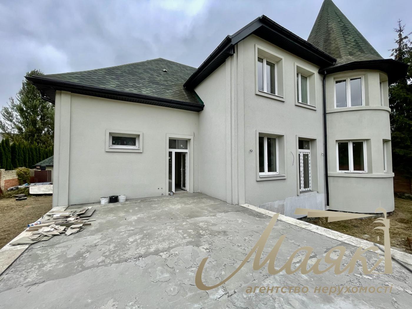 Продаж будинку з гаражем 365м2, ділянка 15 соток у КМ "ОБРІЙ - К" вул. Центральна, у с. Козин,