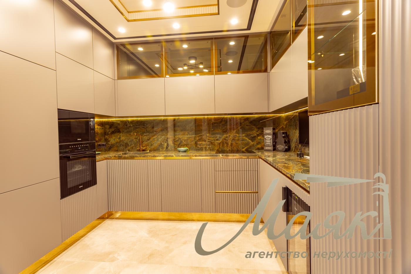 Продаж пентхауса 195 м² з терасою та дизайнерським ремонтом у ЖК Park Avenue VIP, Київ