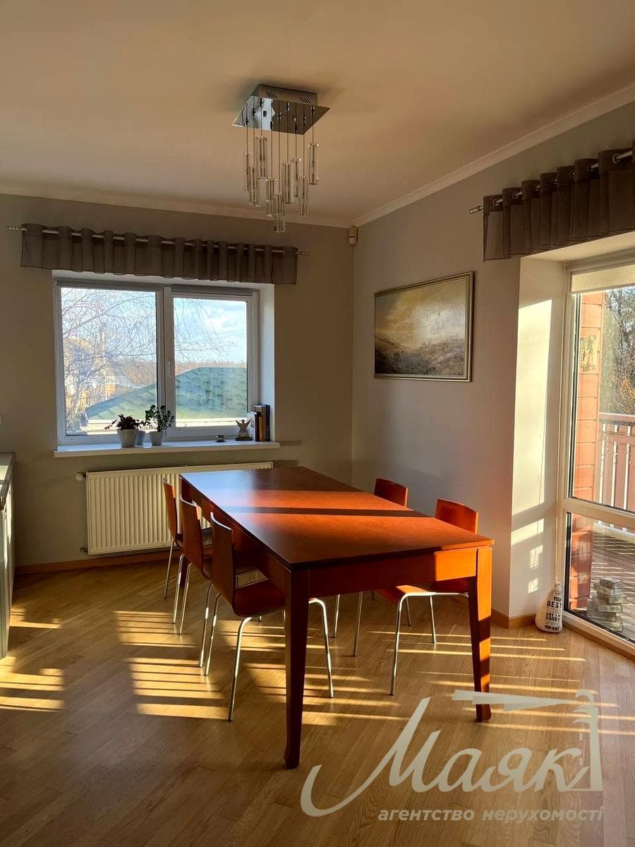 Продаж стильного будинку з панорамним видом на Лісники, 266 м², 10 соток, Лісова вул., 1
