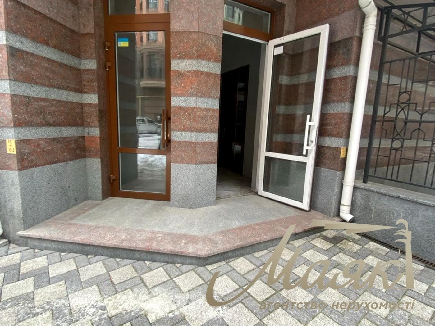 Оренда офісного приміщення площею 354,8 м², ЖК «Поділ Град», вул.