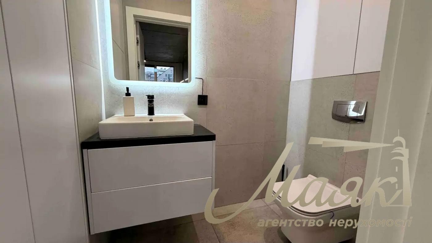 Оренда офісу площею 160 м² на вул. Дмитрівська, 60