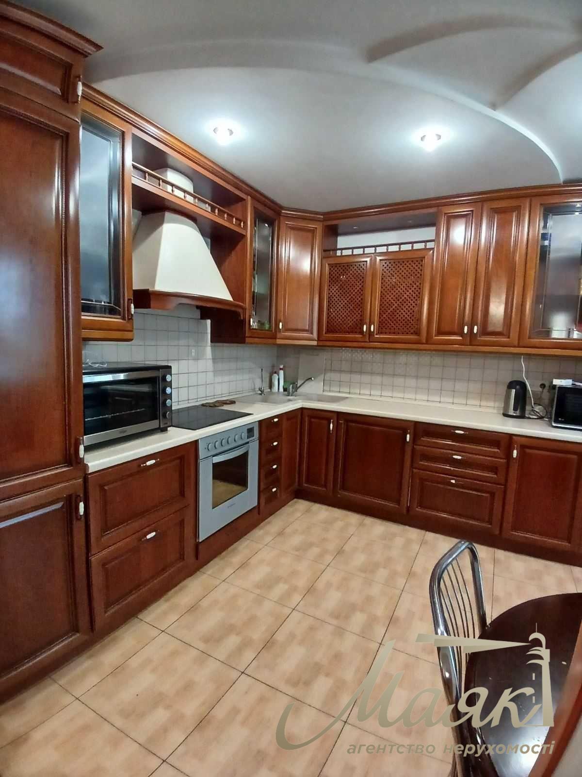 For sale 3k apartment, 110m2, vul.Akhmatovaї, 43