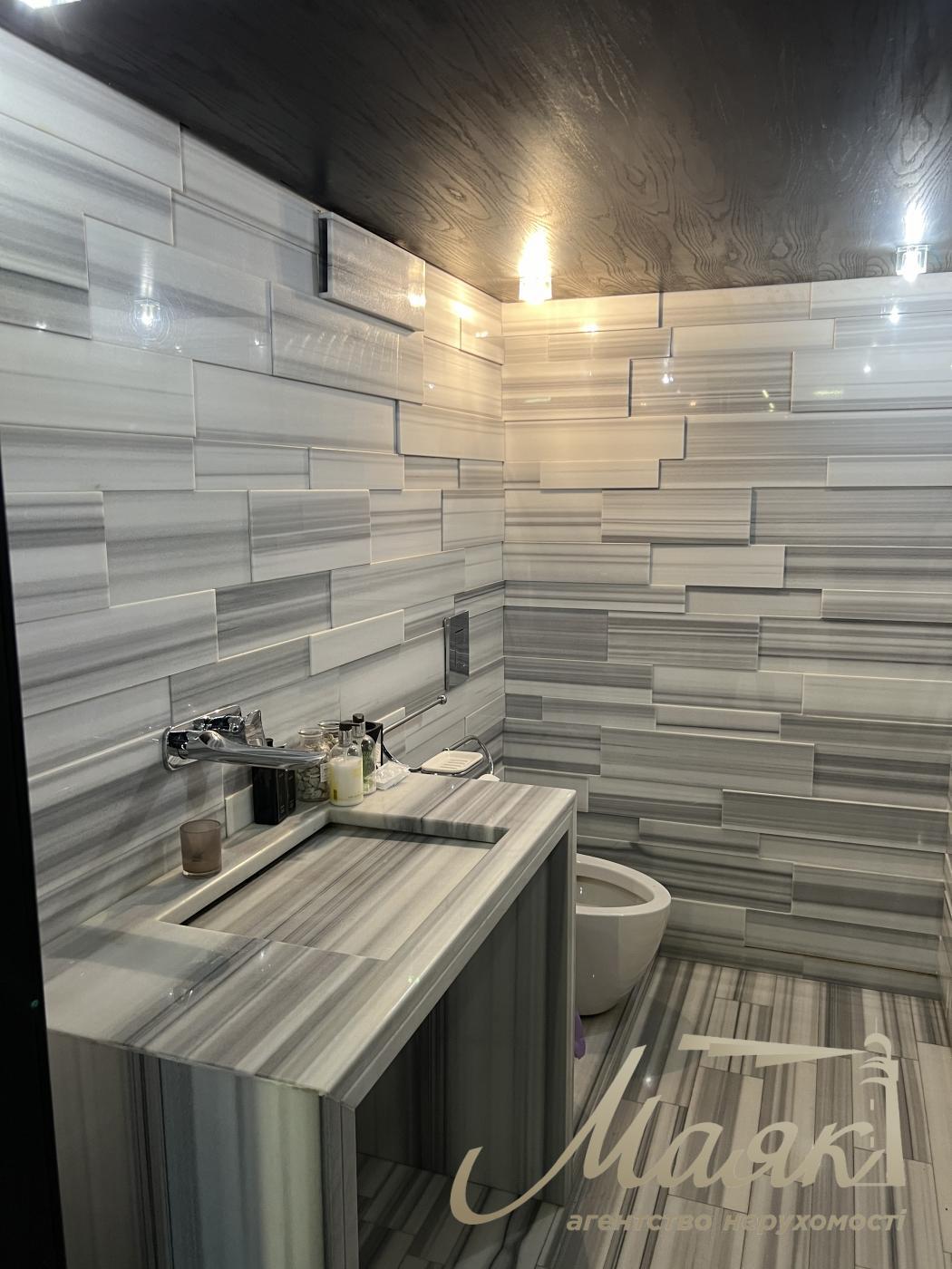 Оренда фасадного приміщення 80м2 в ЖК Новопечерські Липки