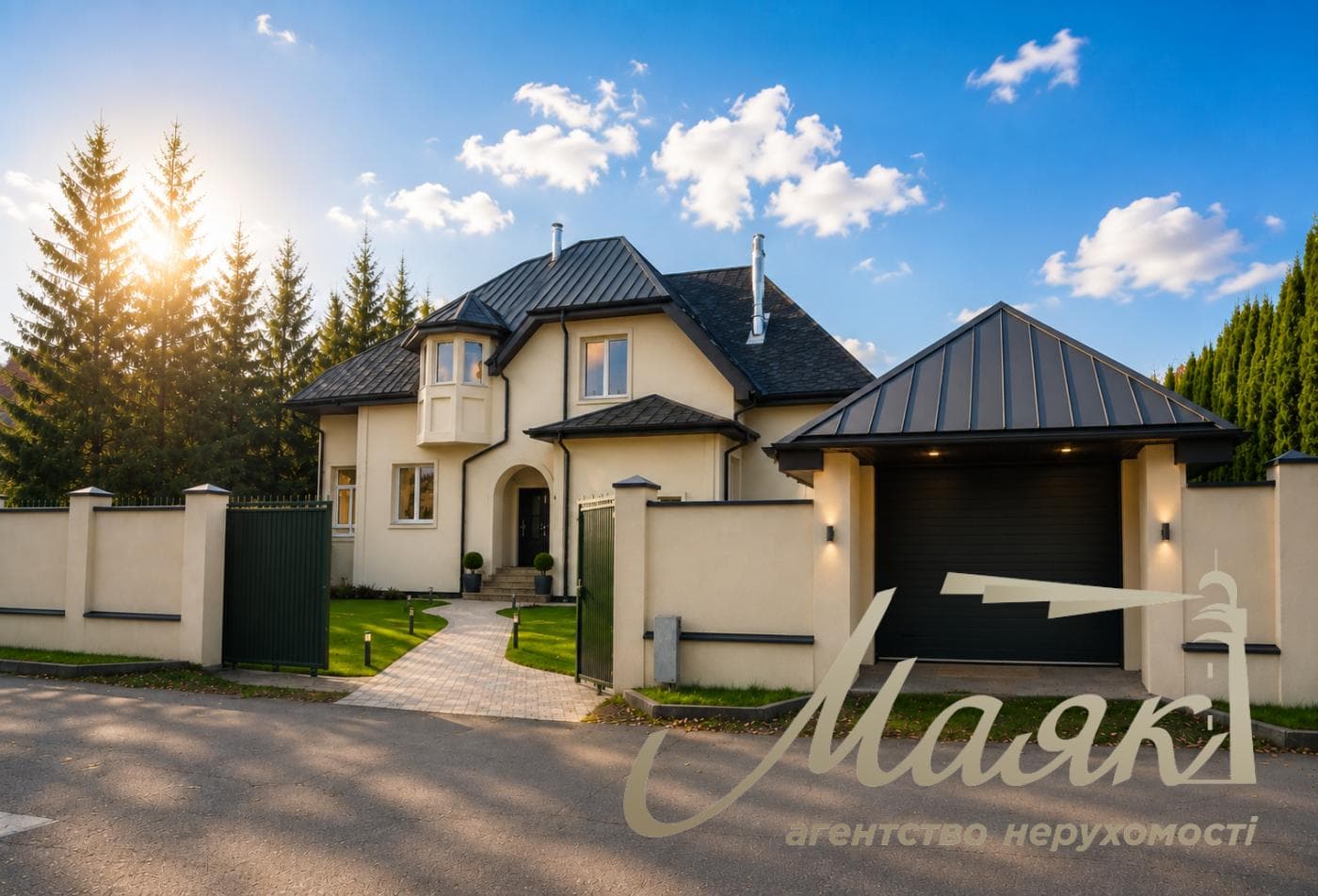 Продаж будинку з гаражем 365м2, ділянка 15 соток у КМ "ОБРІЙ - К" вул. Центральна, у с. Козин,