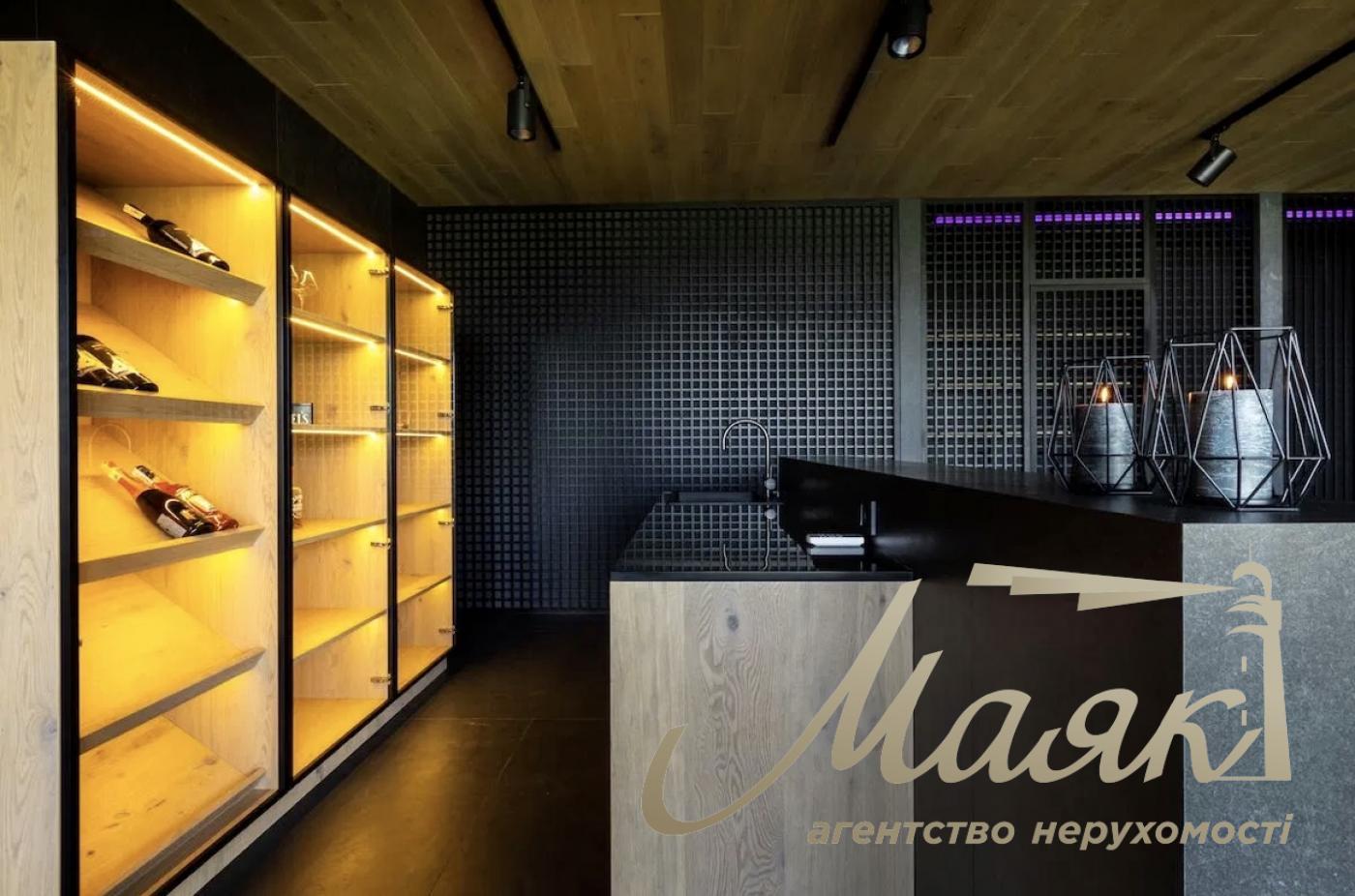 Продаж будинку Джеймса Бонда