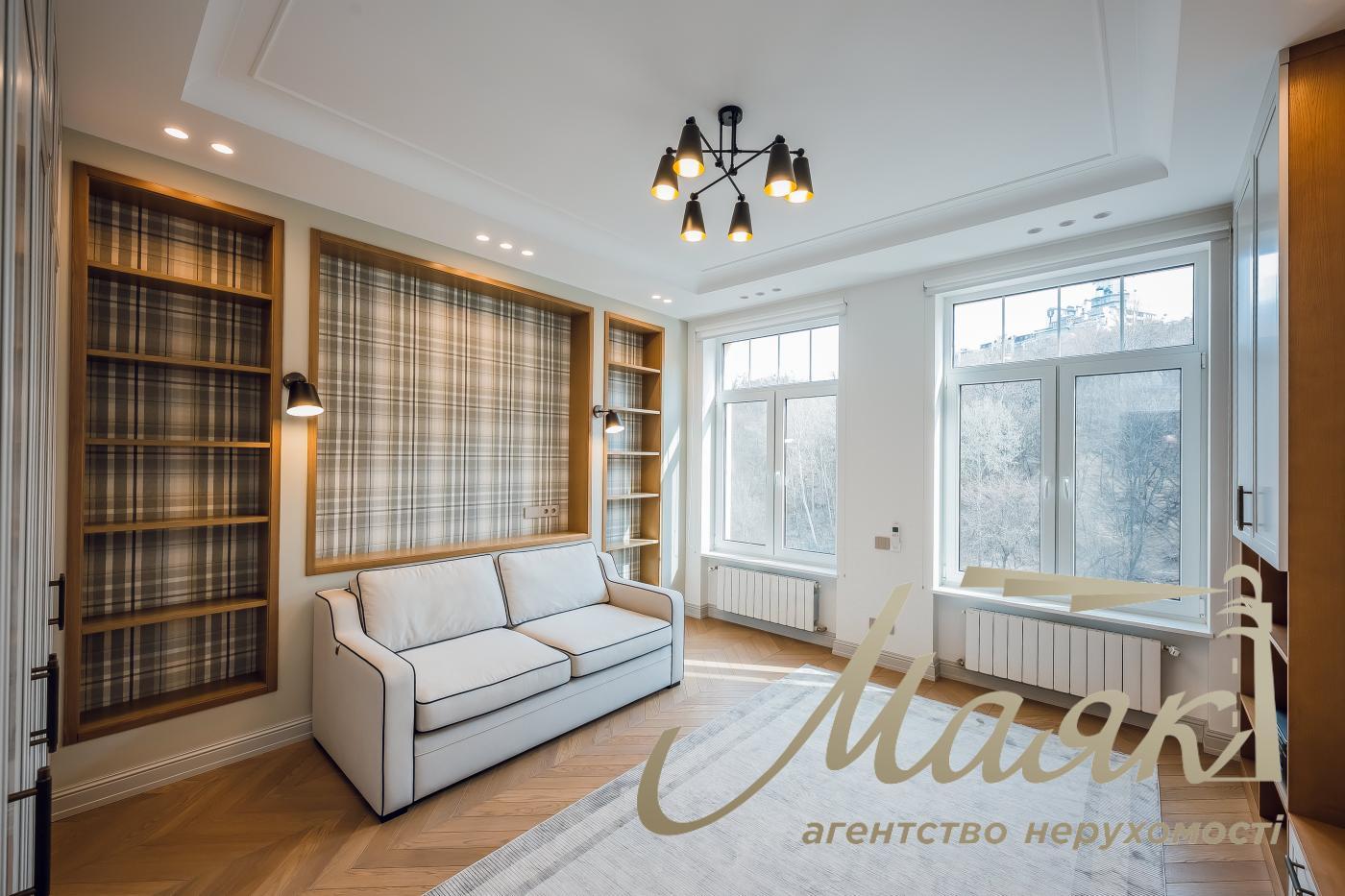 Продаж 3к квартири 99 м2, вул. Дегтярна 18, Воздвиженка. Дігтярна 18, Воздвиженка, Київ