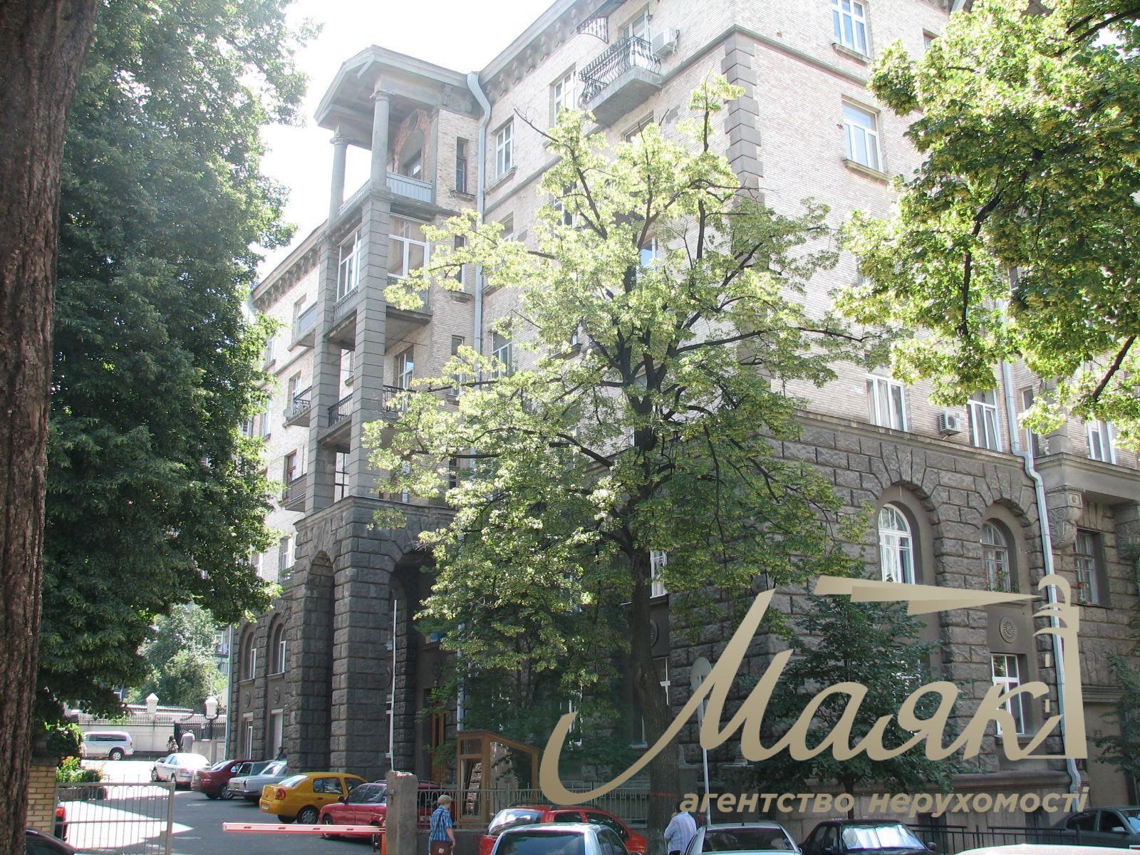 Rent 2-room apartment Bankovaya st., Center, Lipki