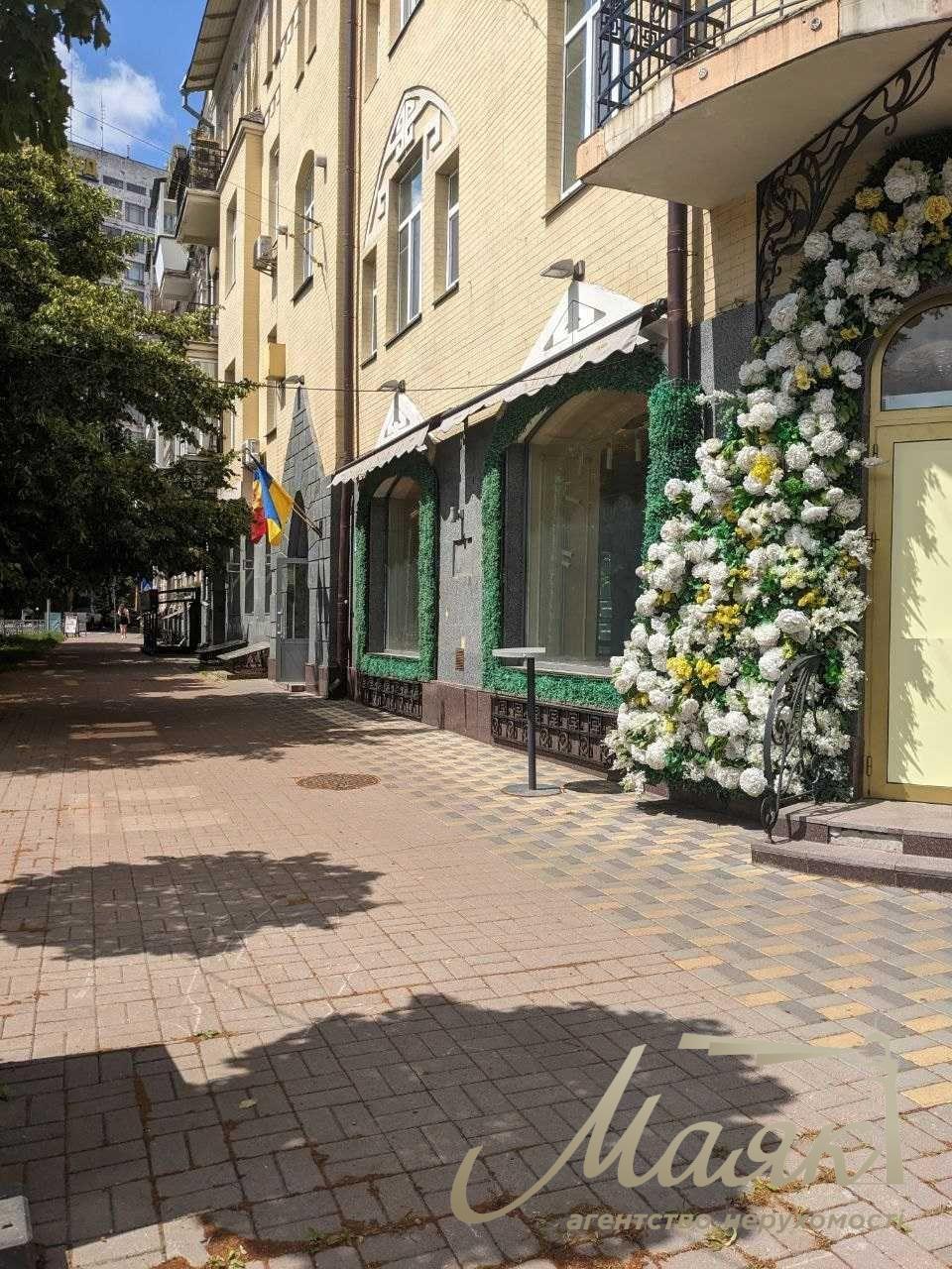 Аренда фасадного помещения под ресторан, салон, шоу-рум, Мазепы 18/19, Арсенальная
