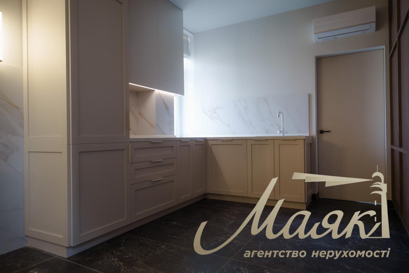 Аренда меблированого офиса ул. Эспланадная, м. Дворец Спорта