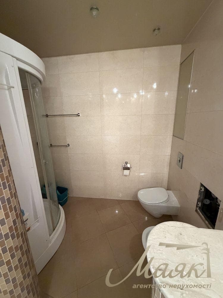 3-room apartment (130 m²) for rent at 68 Holosiivskyi Ave.