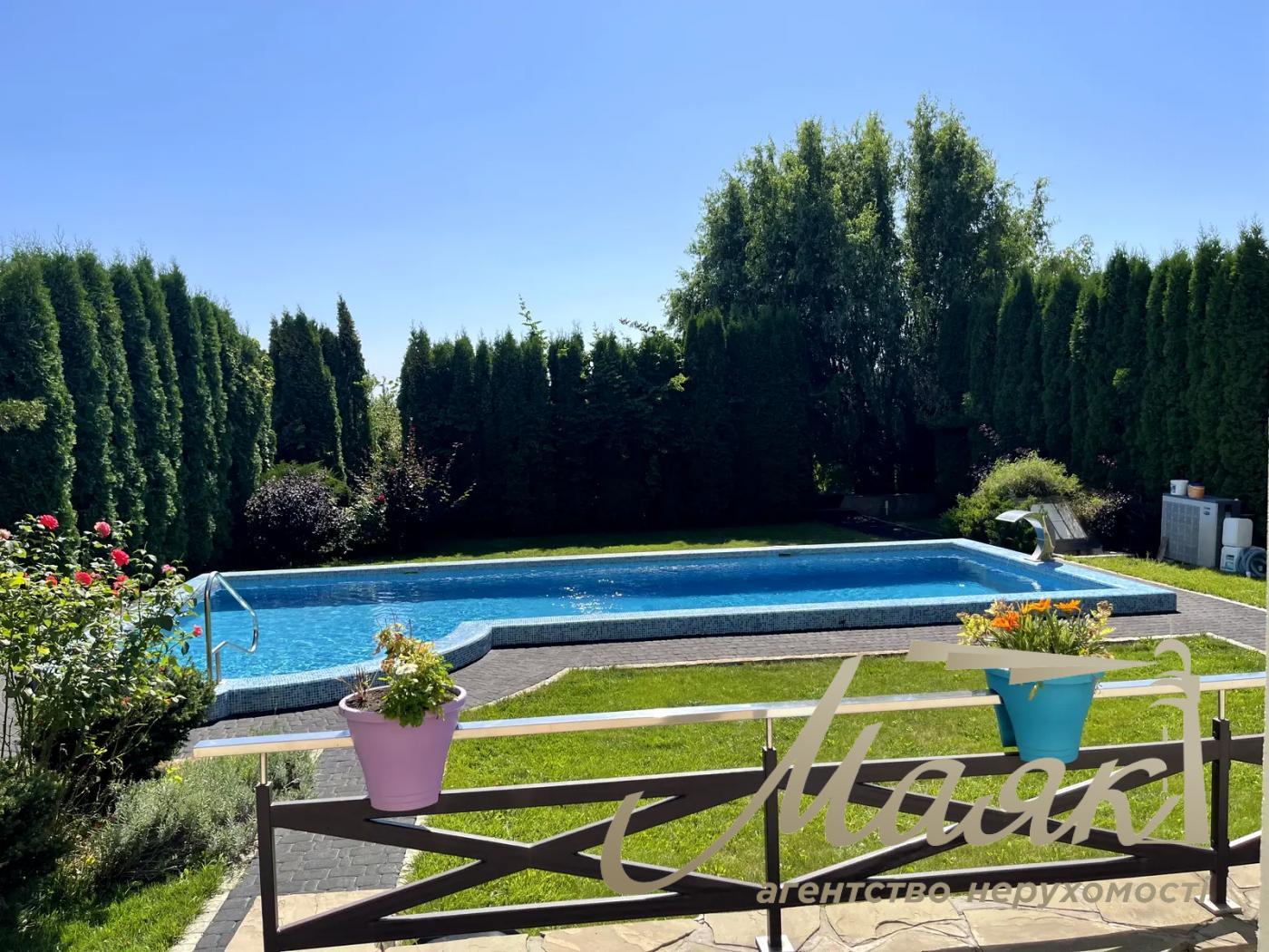 Оренда двоповерхового будинку 435 м² у с. Лісники, КМ "Зелений Гай".