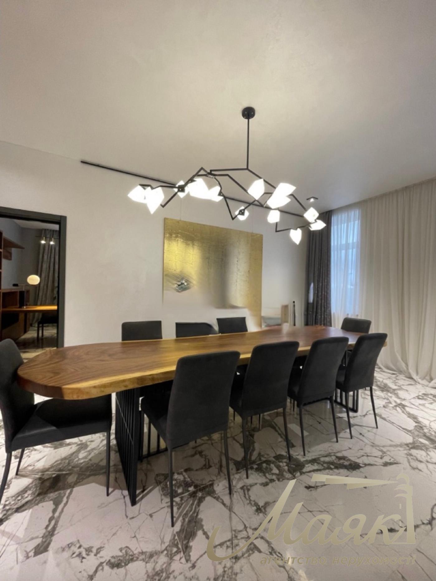 Продажа дома 400м2 в с.Плюты