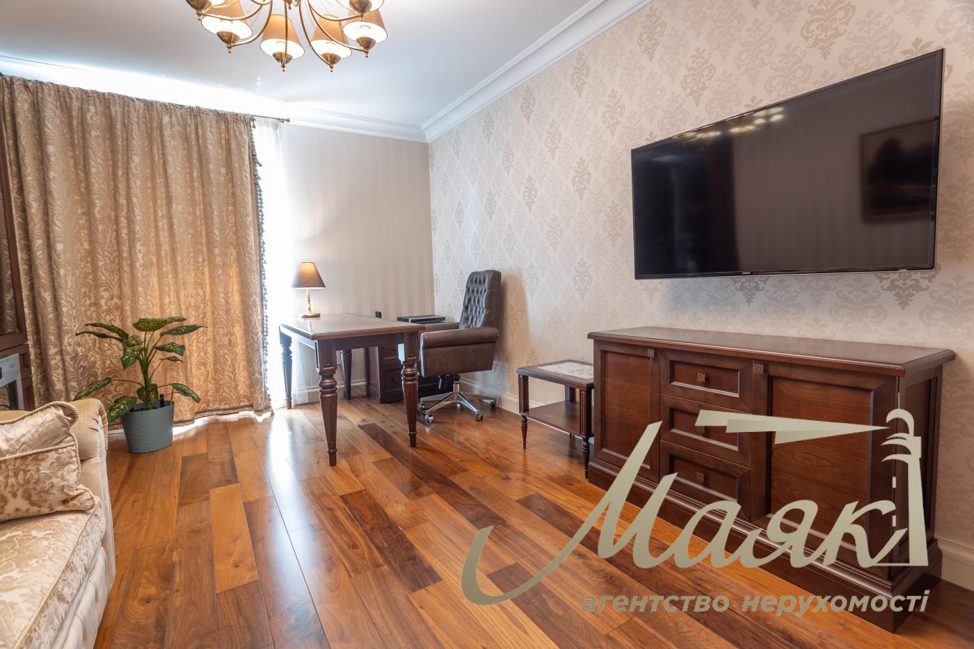 Sale 4k apartment with parking place in LCD Zverinetskyi, Pechersk, Kiev