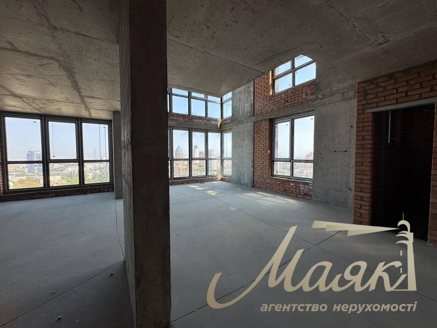 Продаж 4-кімнатної квартири площею 191 м², пентхаус, ЖК «Максима»