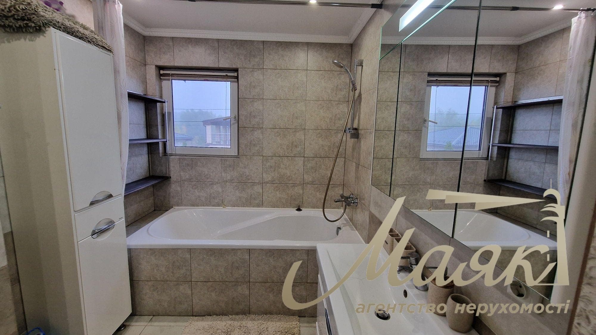 Оренда 2-поверхового будинку (100 м²) на 8 сотках землі в с. Гнедін