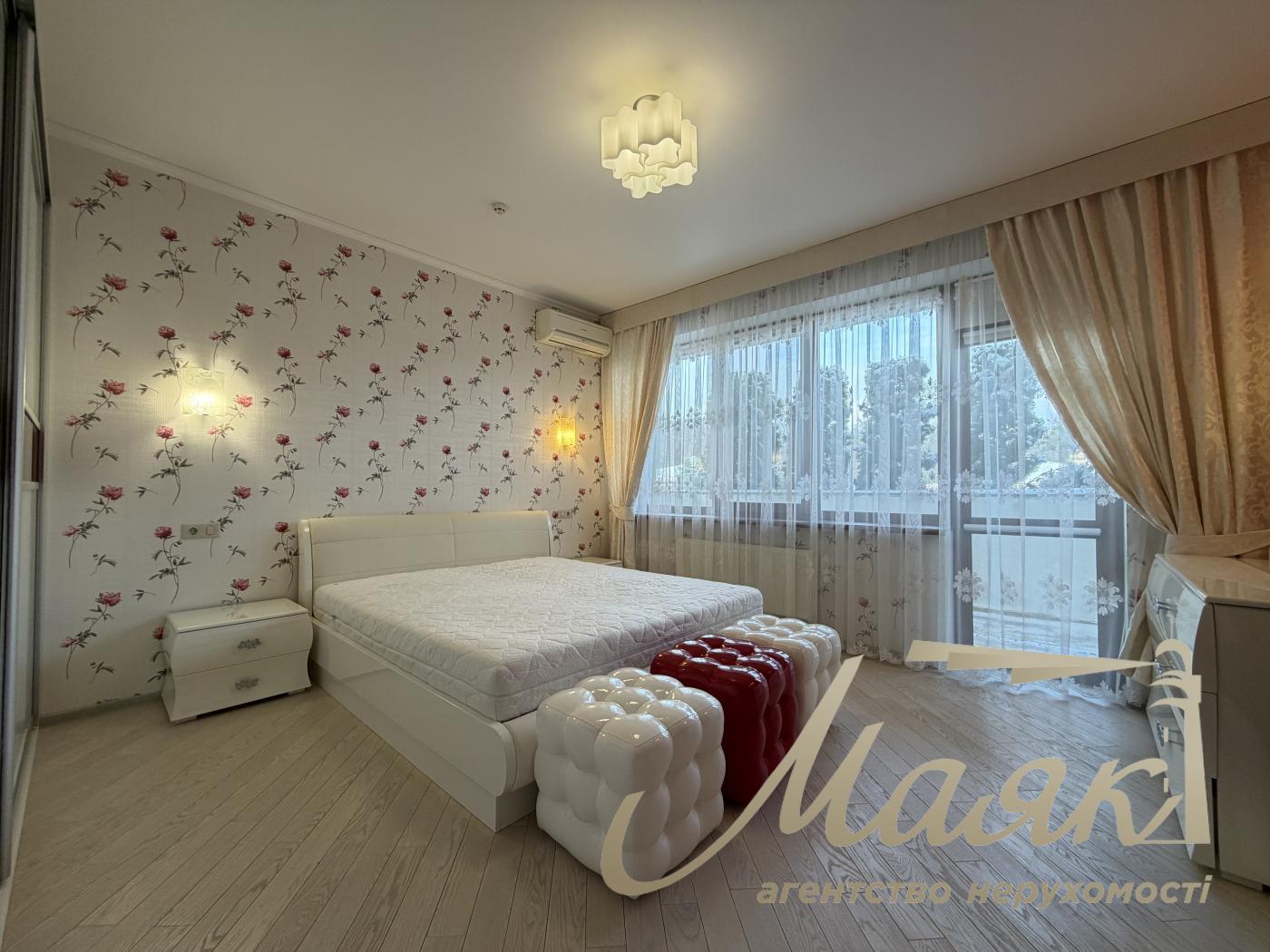 Rent 2-storey house 220m2 in. Ivankovici/Kruglyk, KG "Maetok"