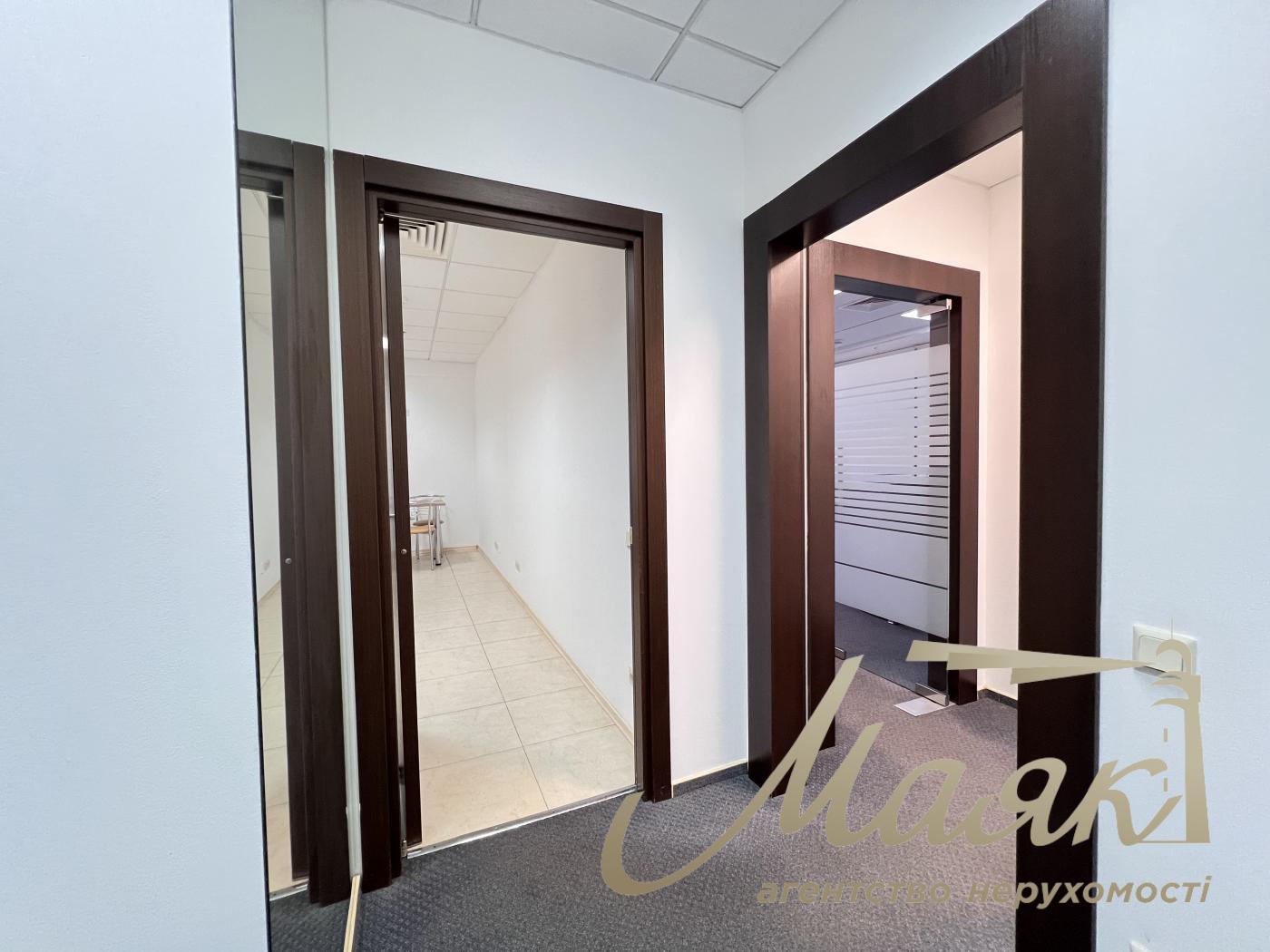 Оренда офісу 77 кв.м в БЦ Леонардо по вул. Богдана Хмельницького 52/17