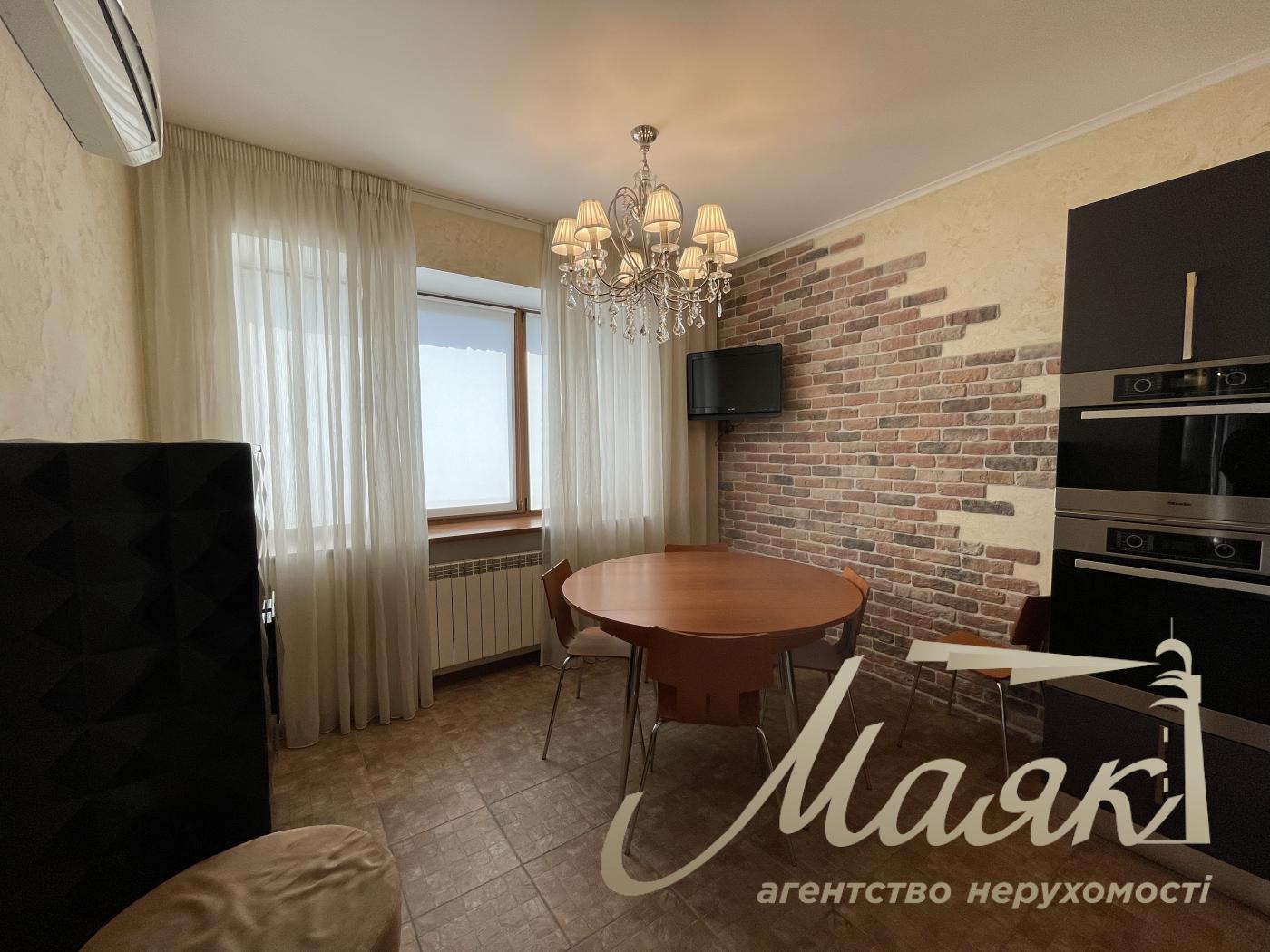 Продаж дворівневої 4к квартири вул. Котельникова, Святошино