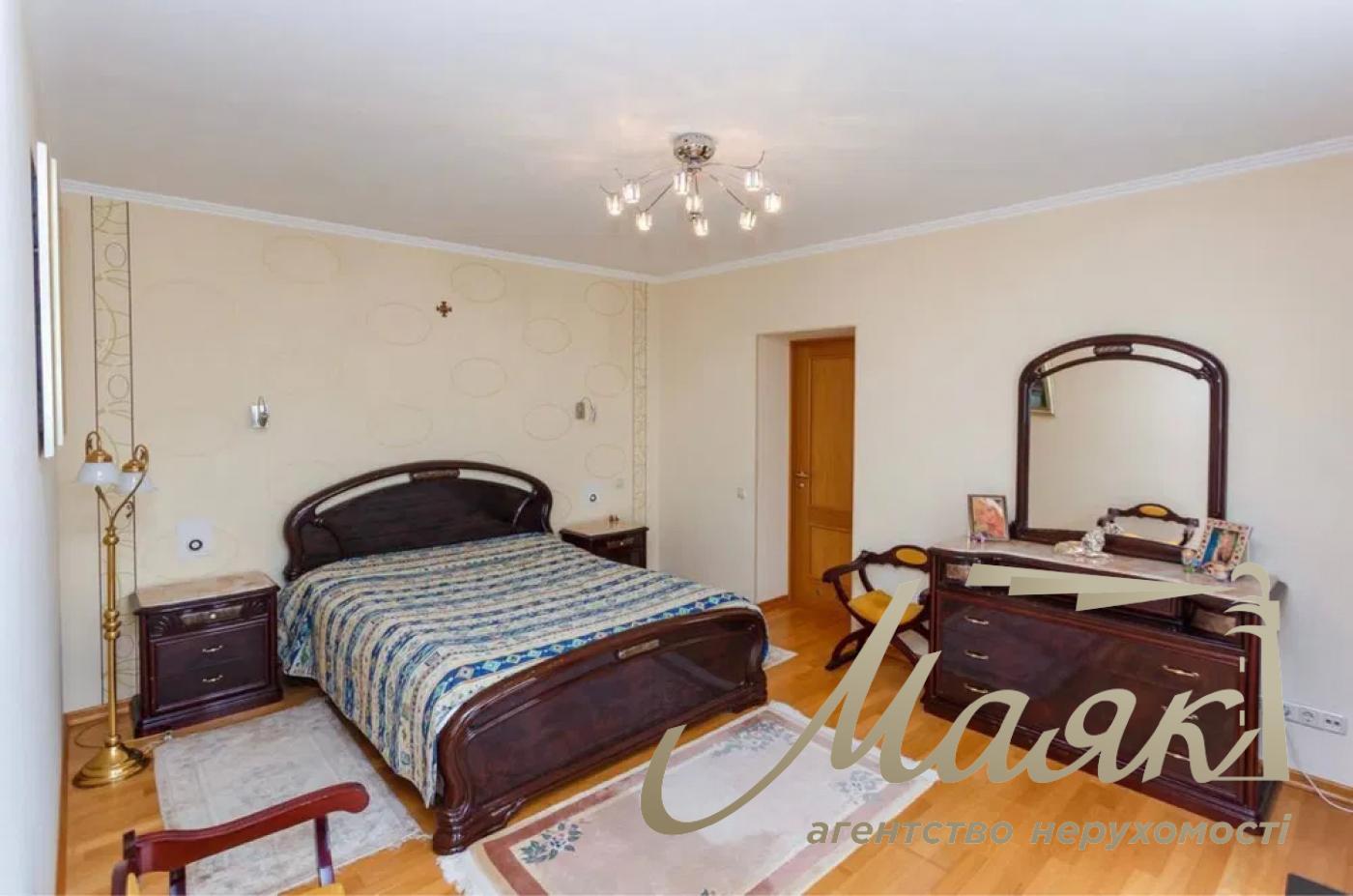 Sale of house for business 560 sq.m. 2 floors. Center. Solomyansky.