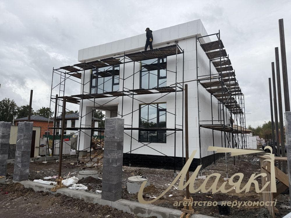 Продаж будинку (155 м²) на 5 сотках землі з газопостачанням у с. Крюківщині
