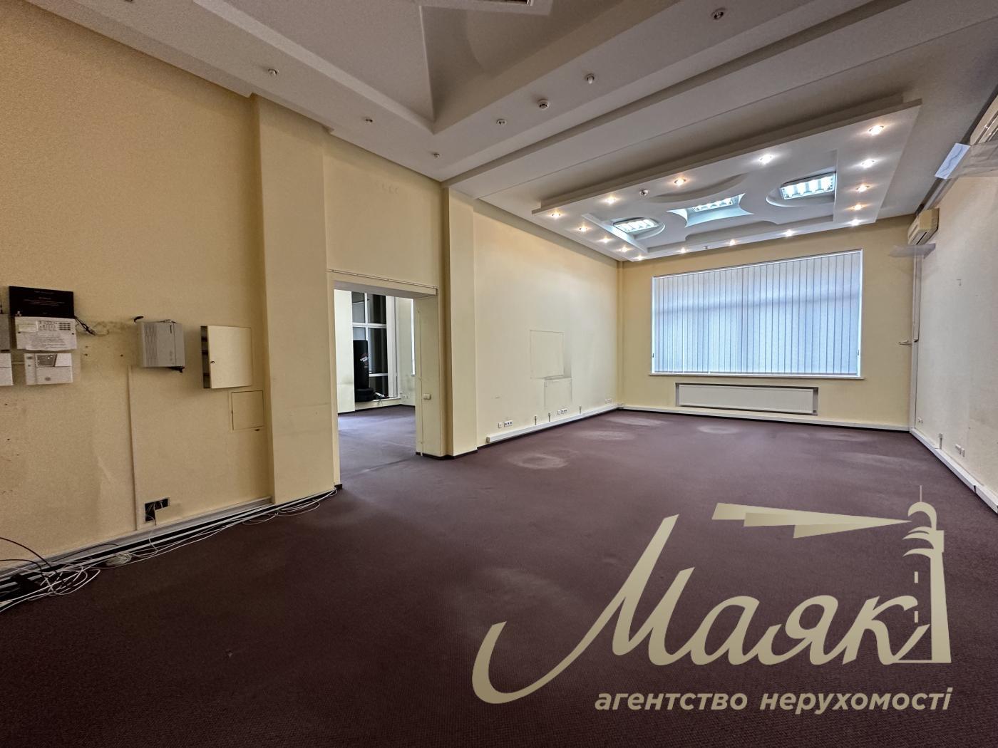 Продаж офісного приміщення в центрі вул. Тургенєвська, 28А-30А