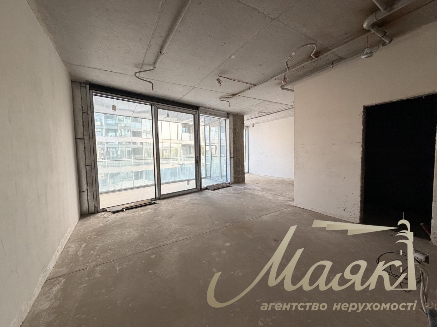 Commercial Space for Sale in the Taryan Towers Residential Complex, John Paul II Street