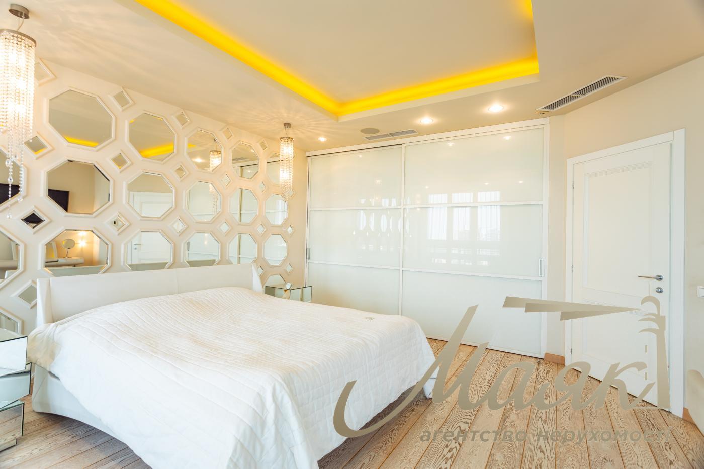 Rent 180m2 view apartment in LCD Novopecherskie Lipki, Andriy Verkhoglyada/Dragomirov Street 5, Pechersk, Kyiv