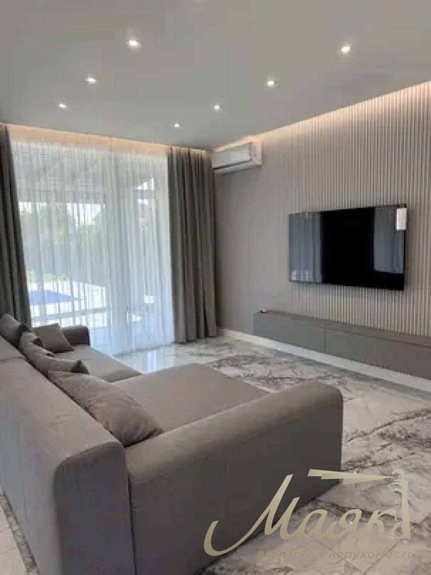 Продаж будинку з новим ремонтом 145м2, терасою та басейном у Глевасі