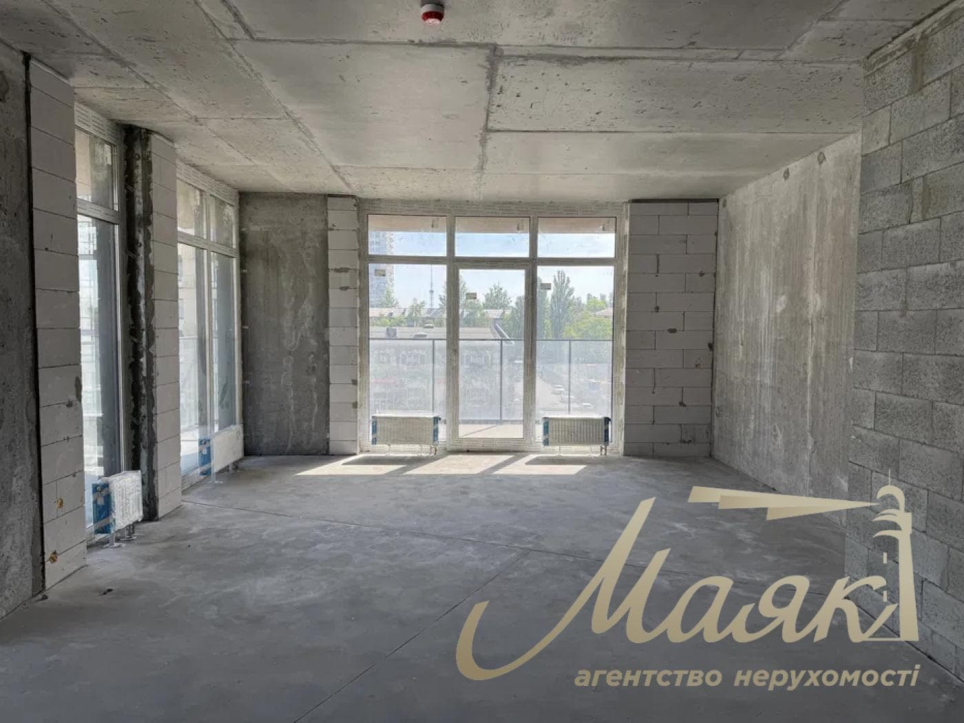 For sale 4-bedroom apartment LCD Fine Town, Salutnaya str.
