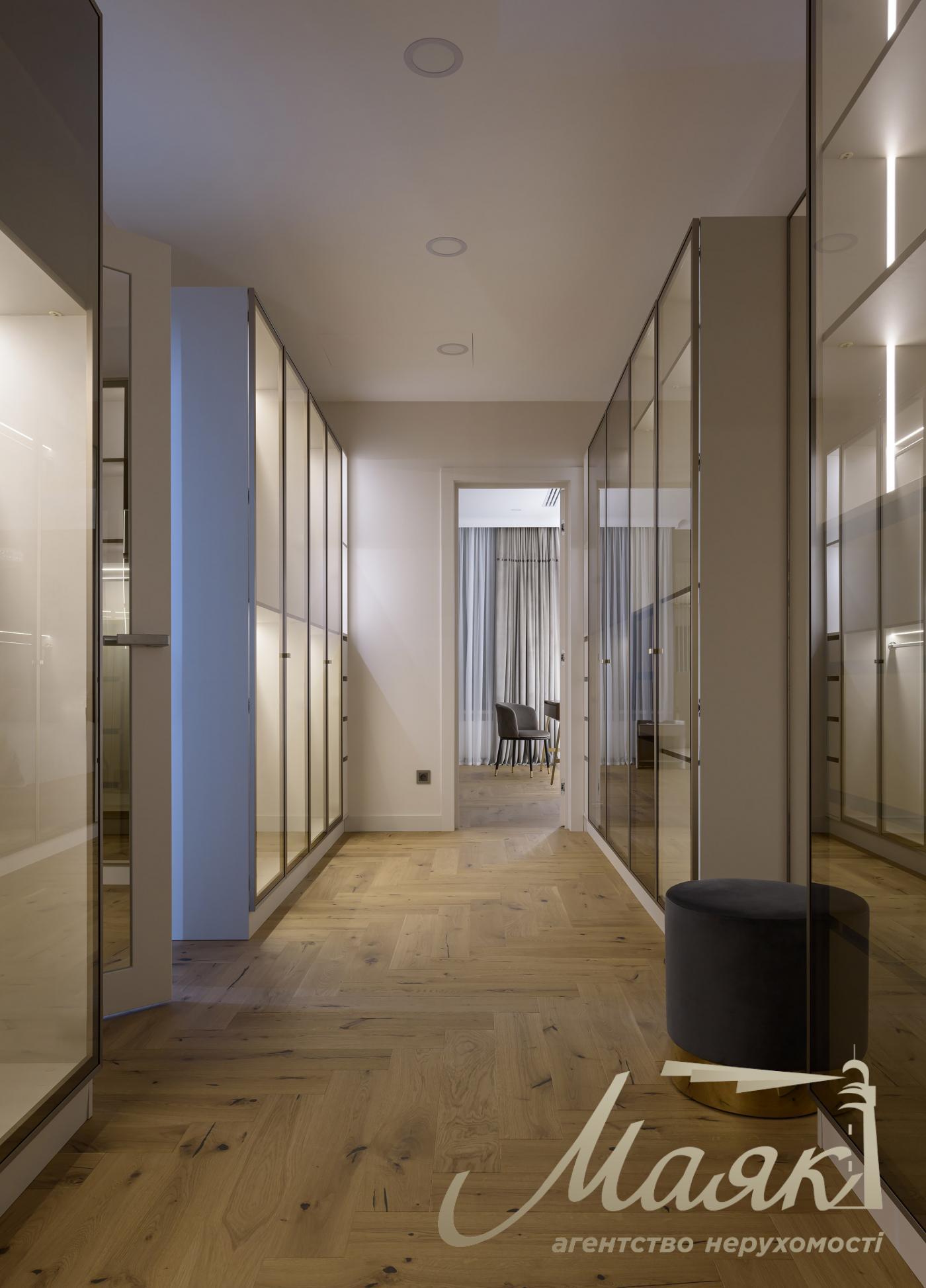 Продаж Будинку, Козин