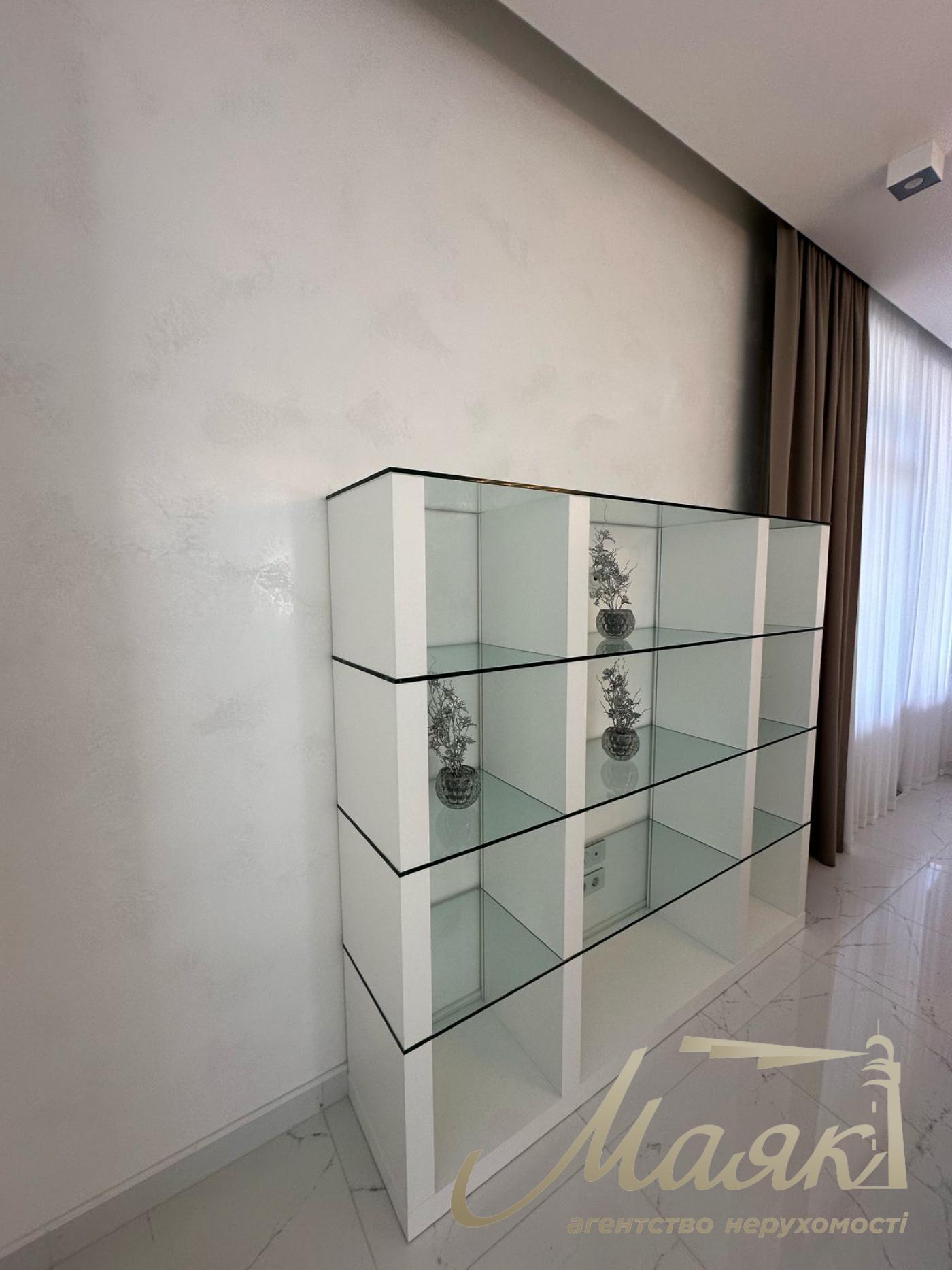 Пропонується до продажу будинок у лісовій зоні в селі Гореничі - в екологічно чистому місці серед сосен, поруч з озерами.