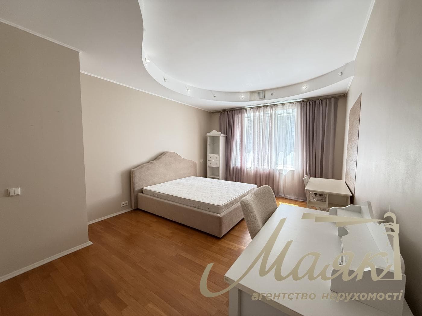 Продажа 3-х комнатной квартиры, Драгомирова, 4, Печерск, Центр!