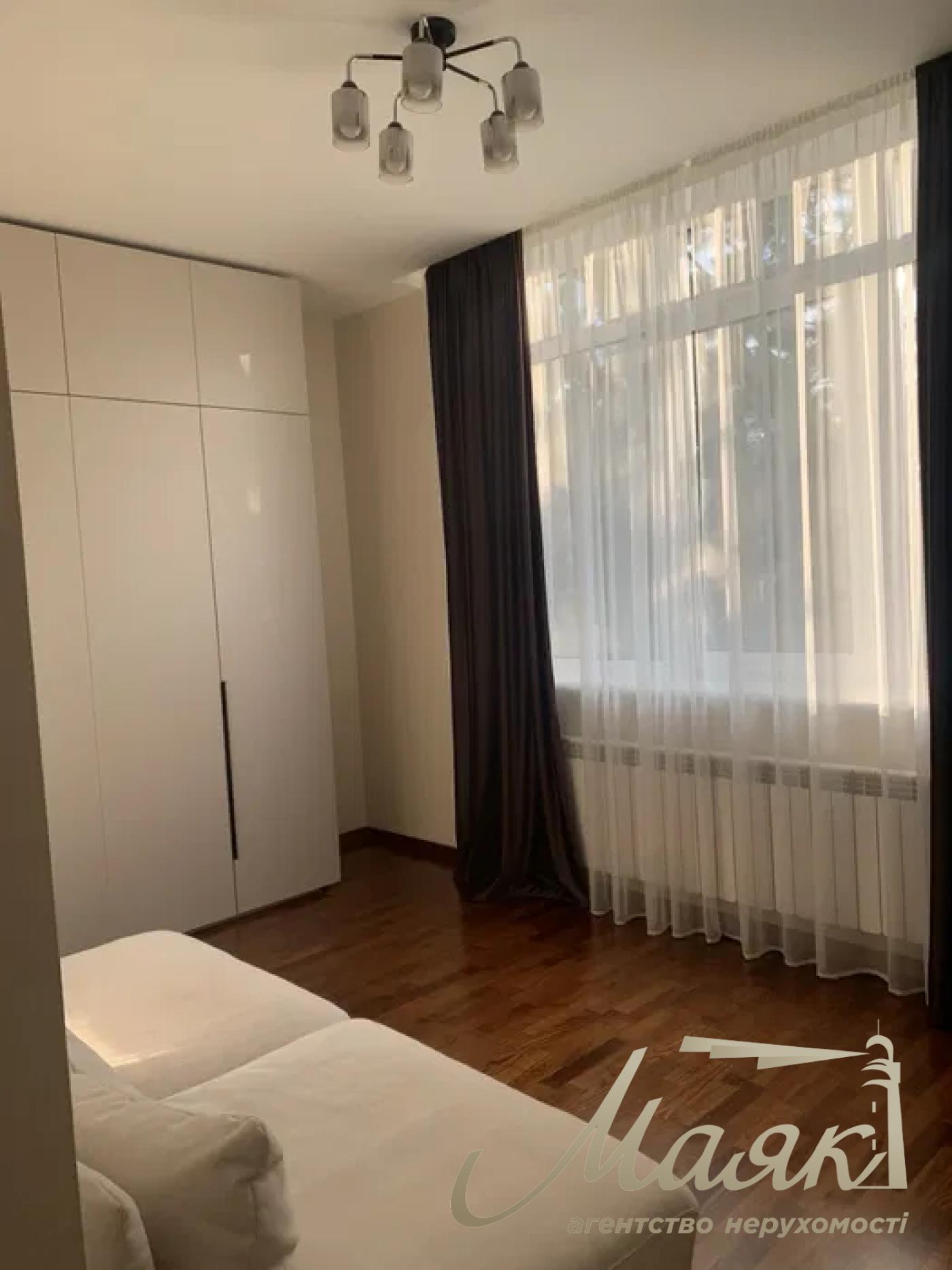 Продаж будинку на Печерську, вул. Товарна