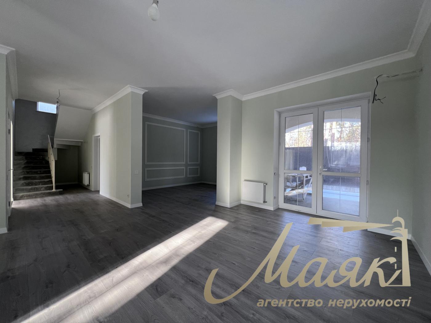 Продаж будинку в закритому КМ AlpenPark серед лісу