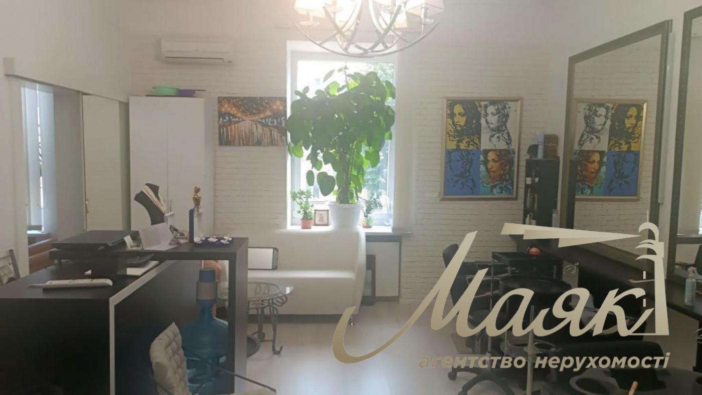 Оренда фасадного приміщення 100 м.кв. вул. Чикаленка, Центр