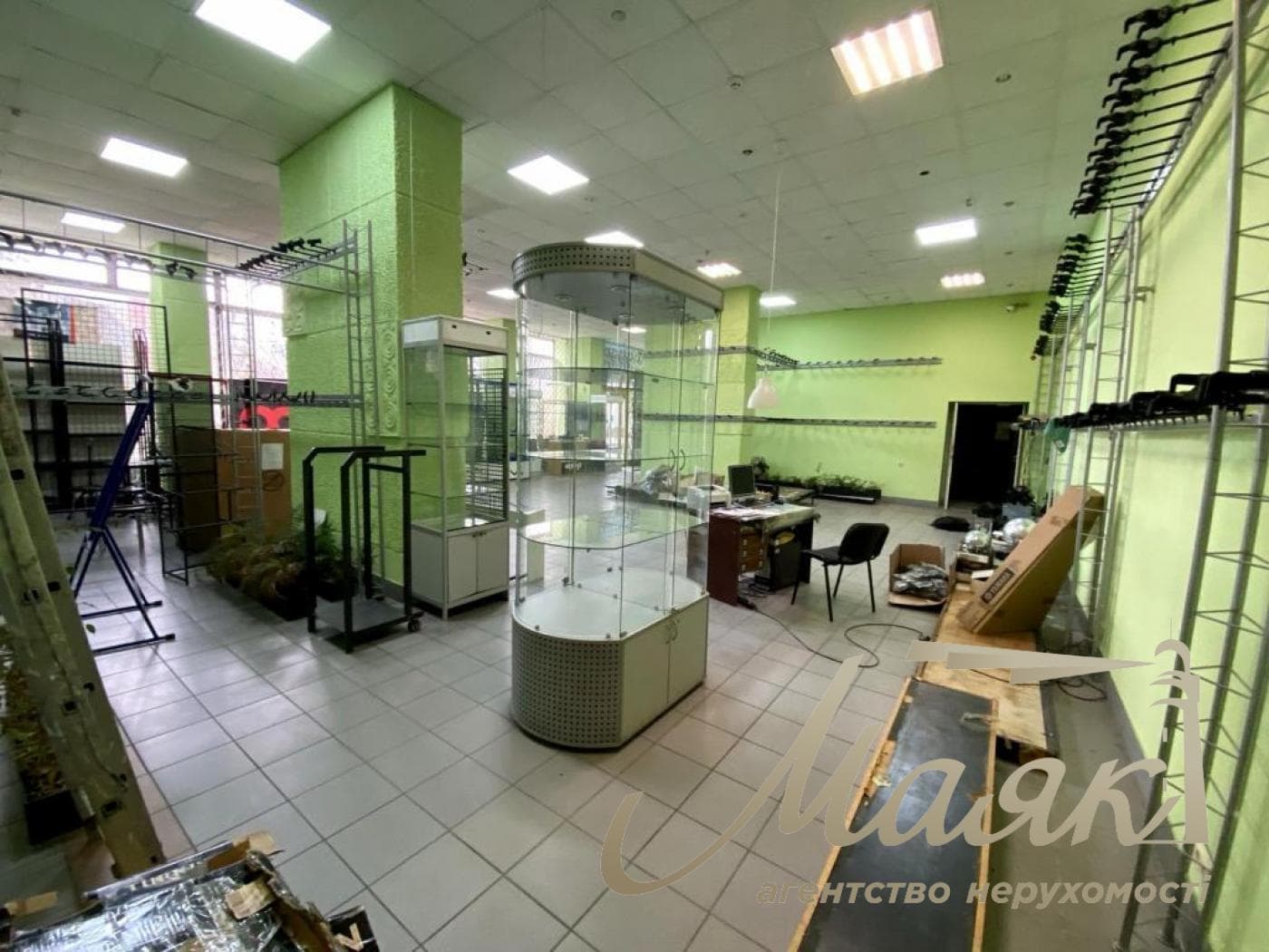 Оренда фасадного приміщення 510 м.кв. Велика Васильківська, метро Либідська