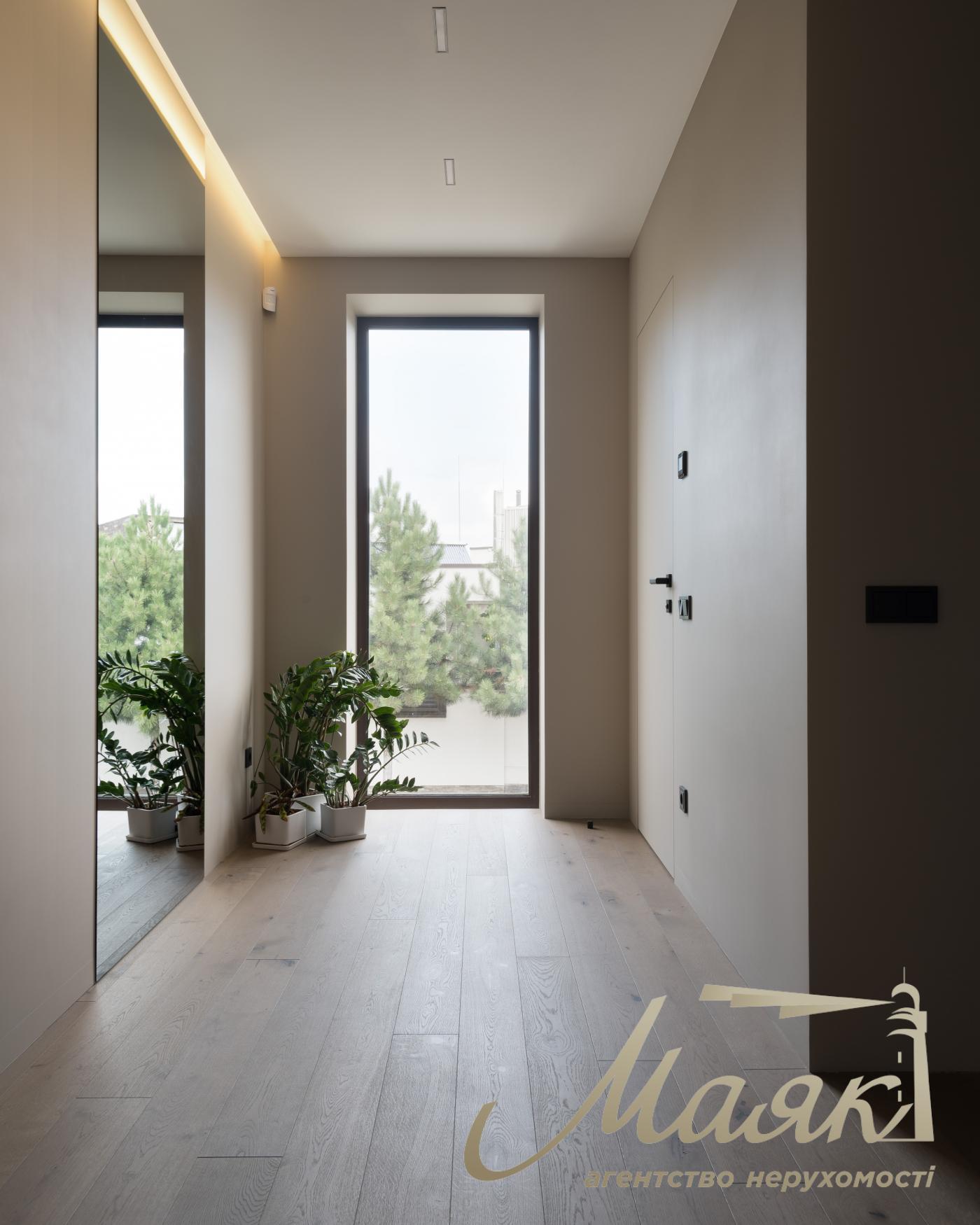 Sale of 2-storey townhouse 296m2, (3.5 hundredths) Kozin