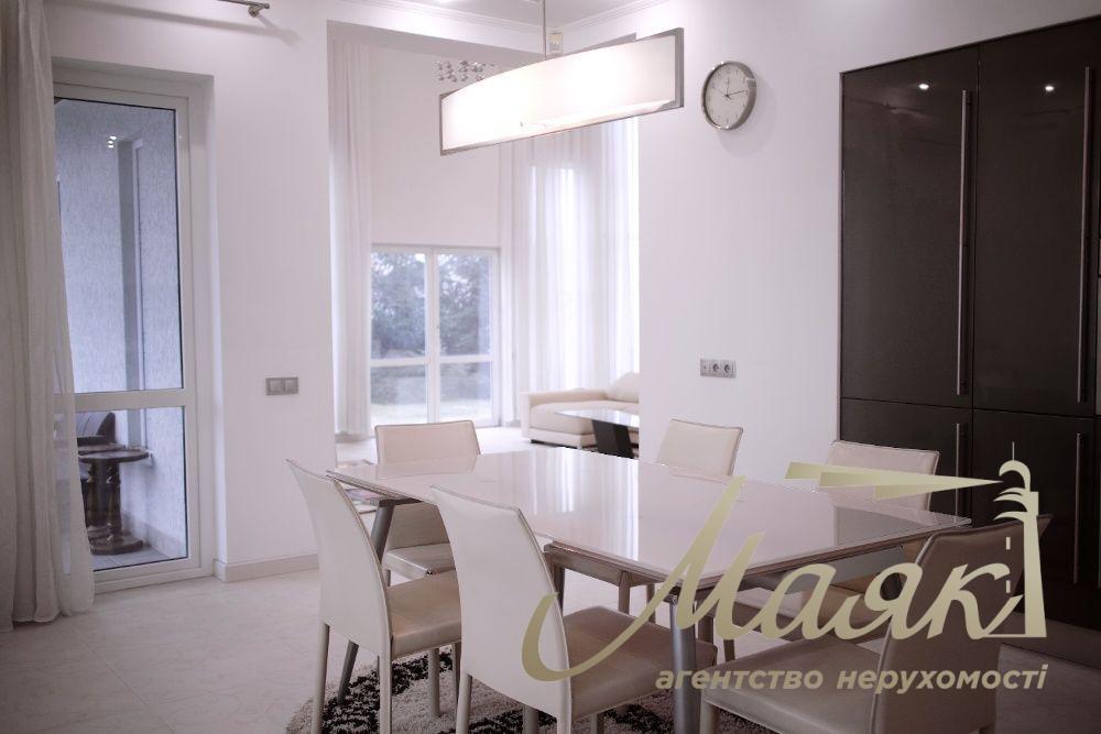 Продаж 2-х поверхового будинку 250 м², Хотів