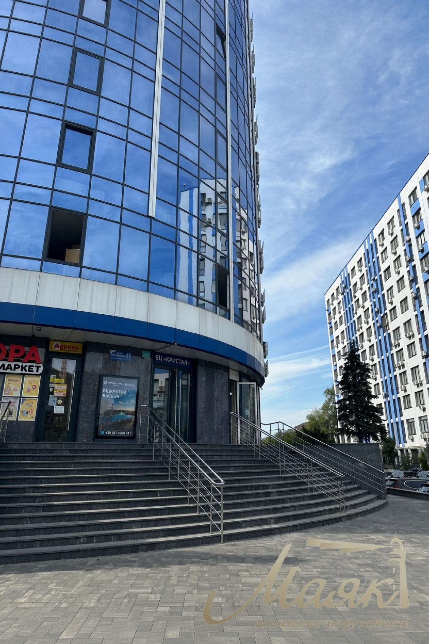 Commercial space for sale with 2 entrances (170.9 m²) at 21-A Tsentralnaya St.