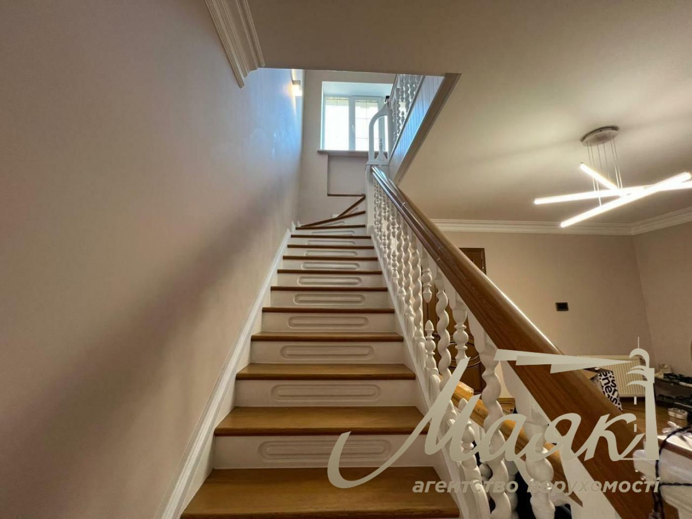 Продаж будинку в Золотих Воротах з виходом на річку. с. Козин