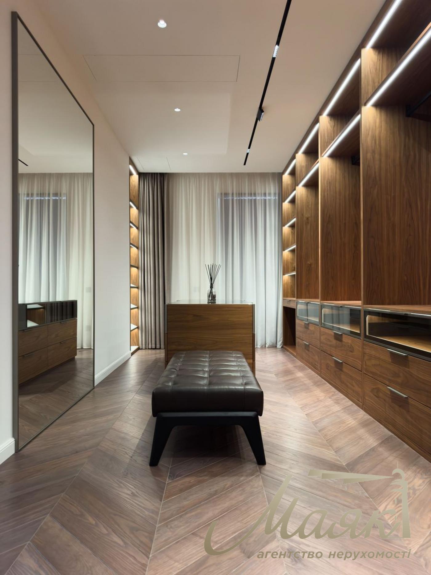 Rent of an exclusive apartment 300m2 in the residential complex Chicago Central house, Antonovicha st. (Gorky), 44