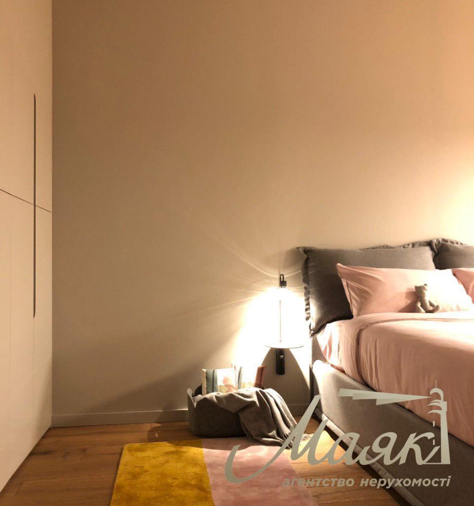 Sale of 4-room apartment in residential complex "Novopecherskie Lipki" st. Dragomirova 20.