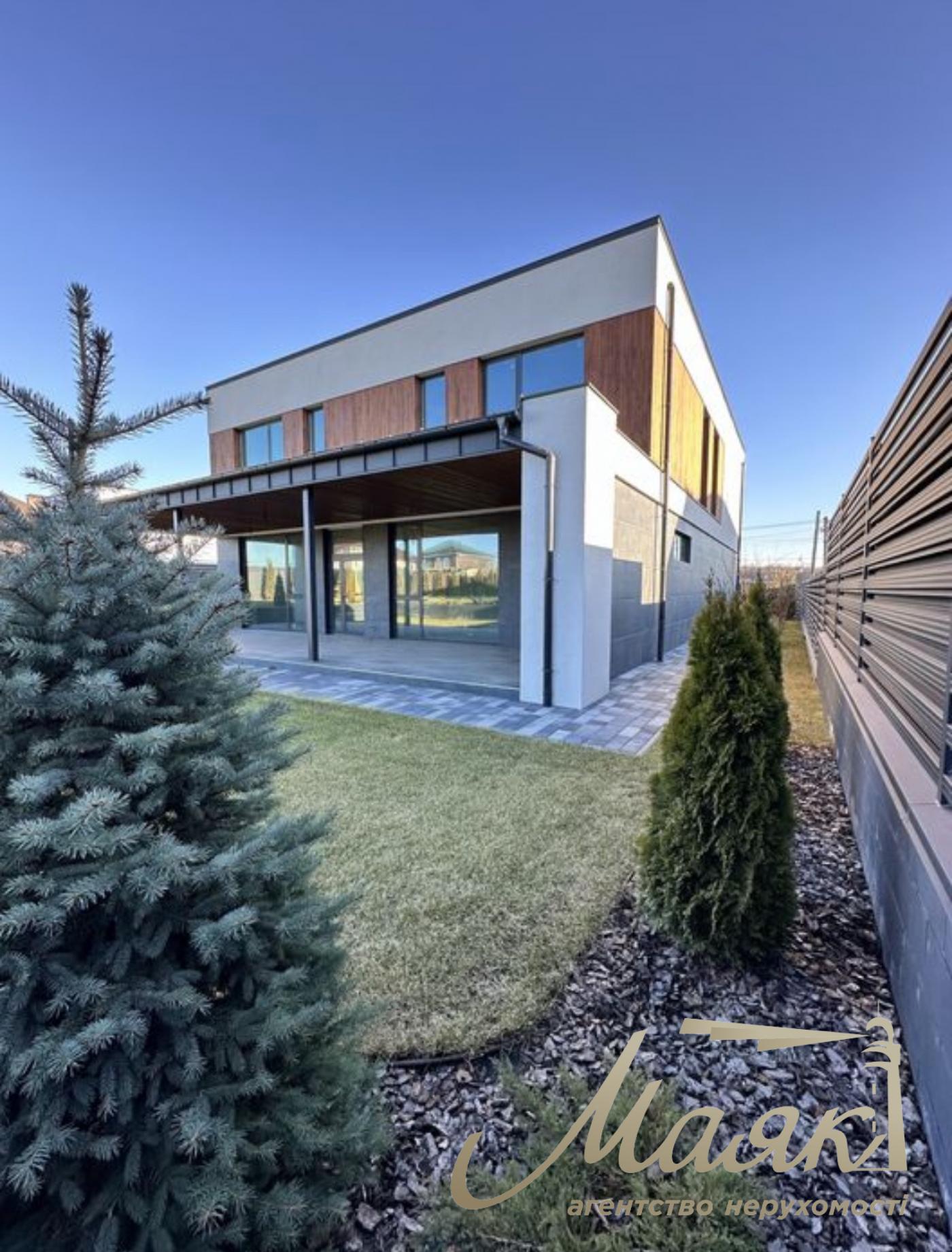 Предлагается к продаже качественный дом в селе Ходосовка — всего в 10 минутах езды от Киева