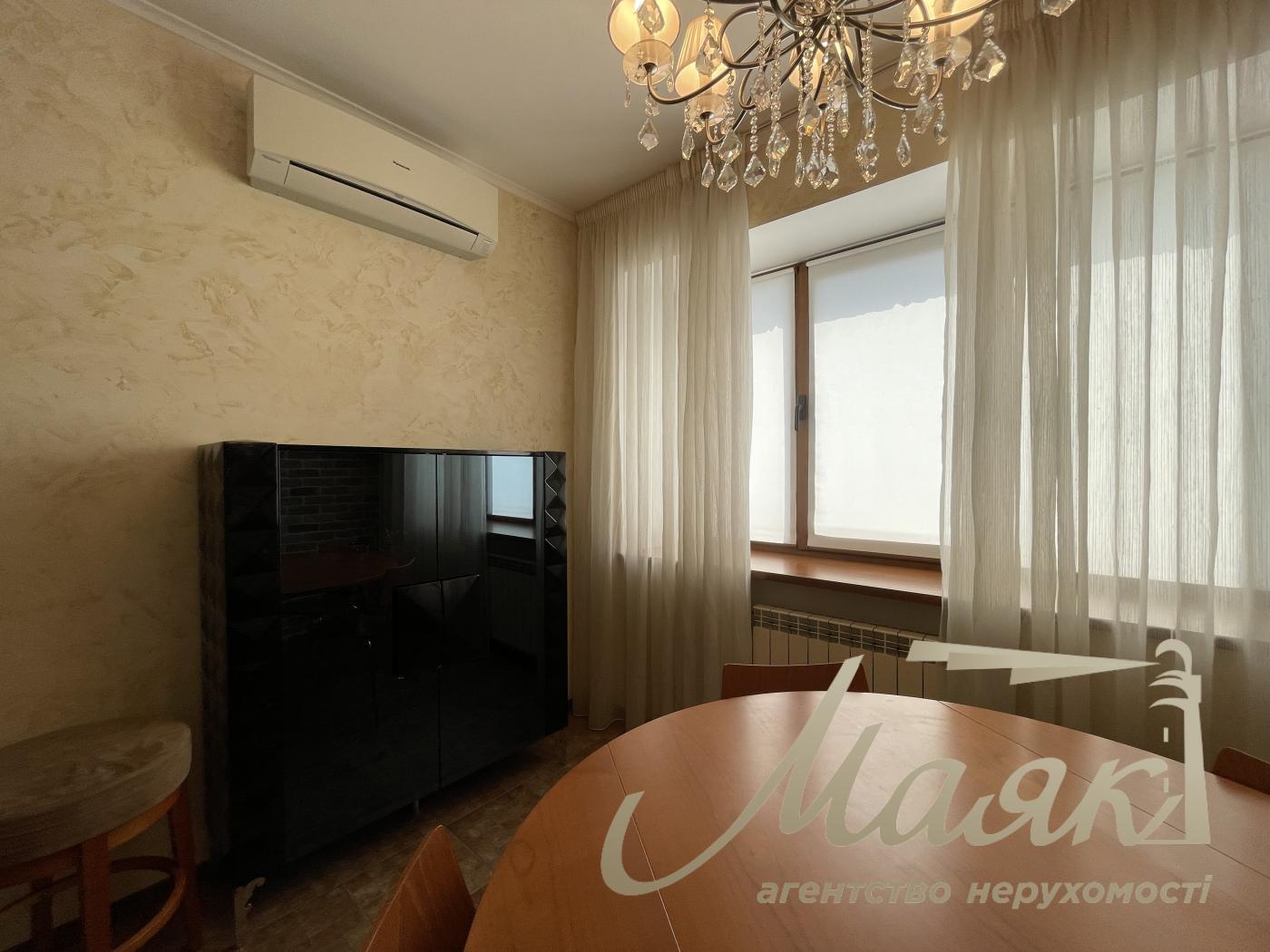 Продаж дворівневої 4к квартири вул. Котельникова, Святошино